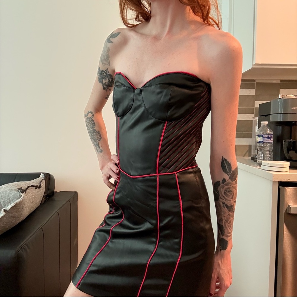 ZARA faux leather strapless bodycon mini dress
Size XS